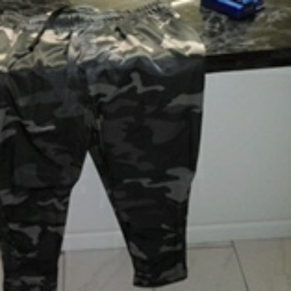 Kenneth Cole hoodie sweatsuit - Picture 2 of 3